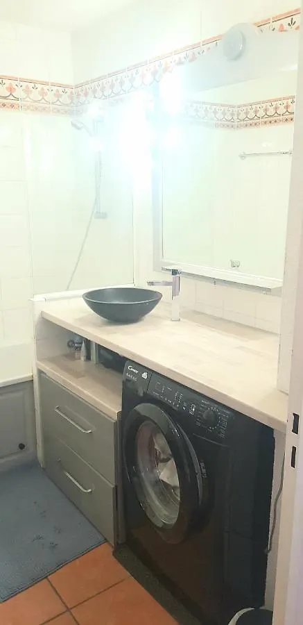 רוקברון-סור-ארז'נס Appartement 4 Pers. 1 Chambre Avec Piscine