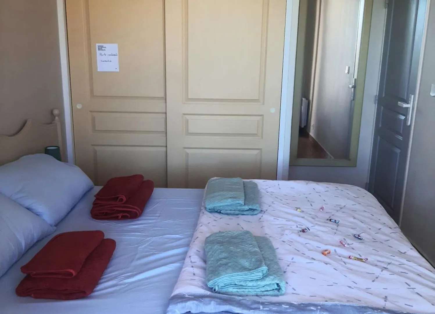 דירה רוקברון-סור-ארז'נס Appartement 4 Pers. 1 Chambre Avec Piscine