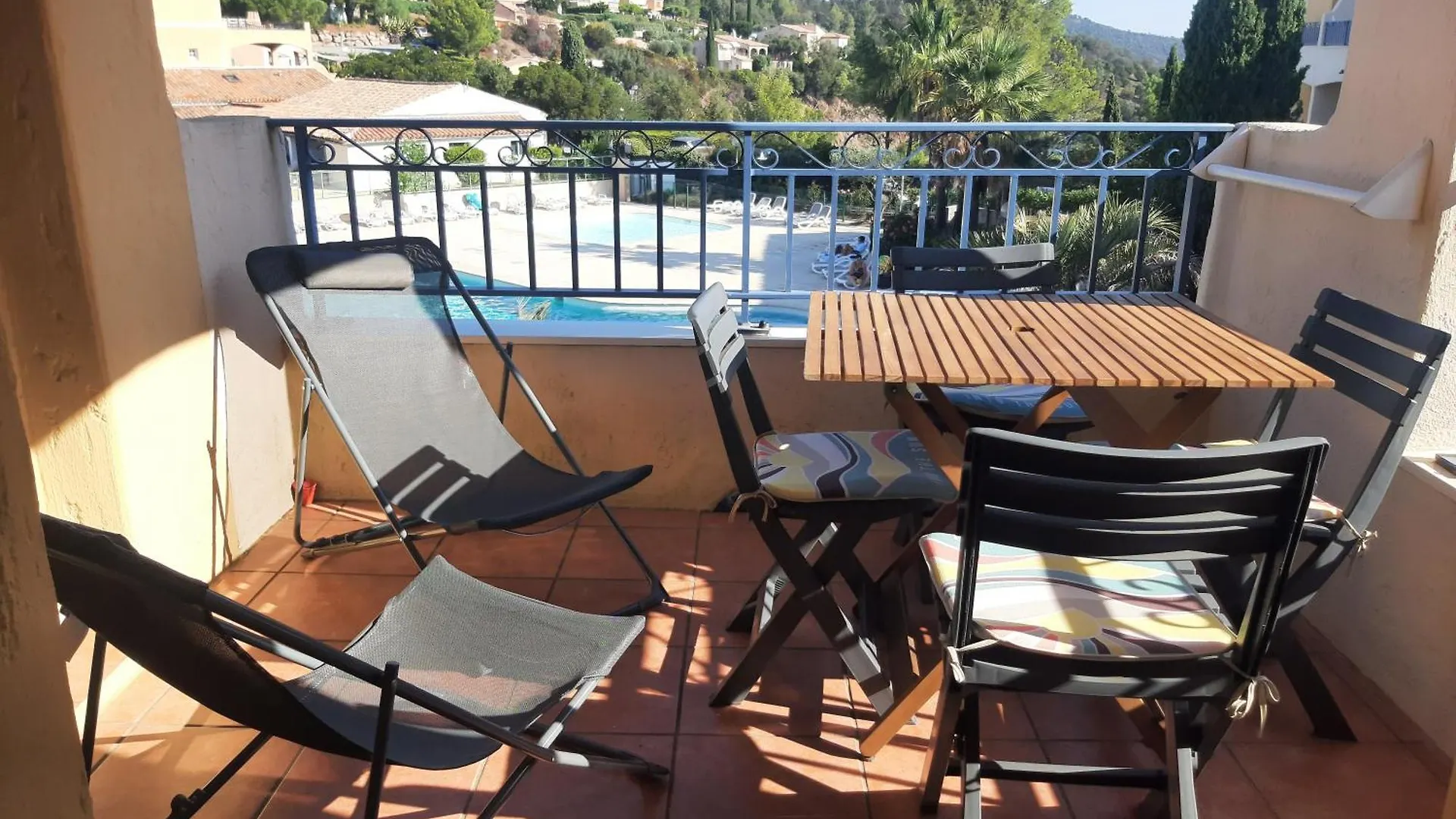 רוקברון-סור-ארז'נס Appartement 4 Pers. 1 Chambre Avec Piscine צרפת