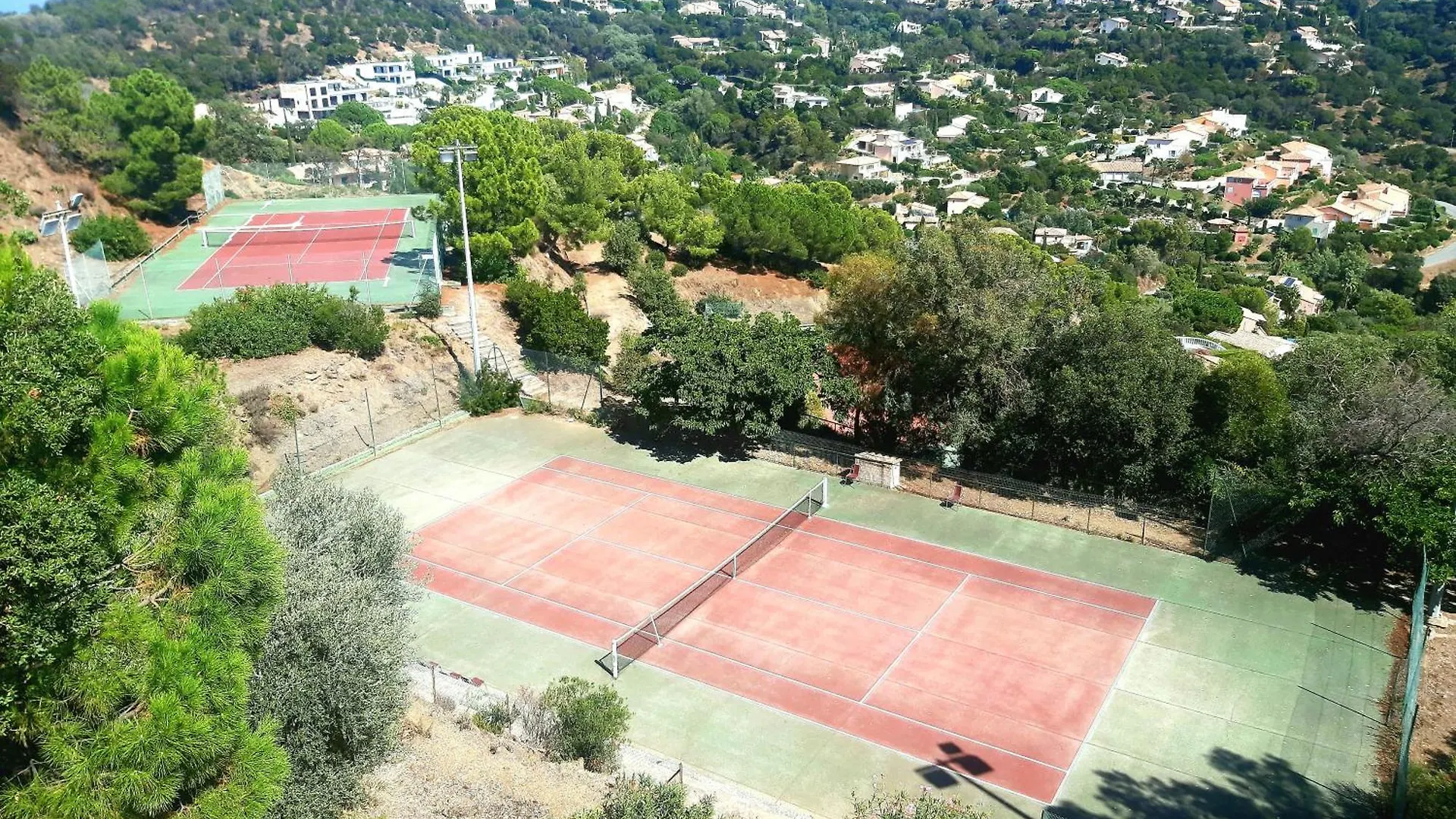 רוקברון-סור-ארז'נס Appartement 4 Pers. 1 Chambre Avec Piscine דירה